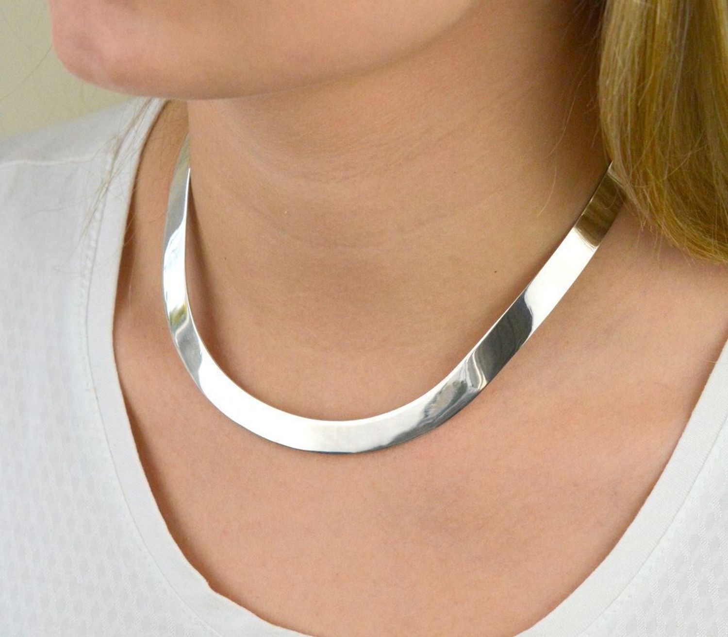 Srebrna sztywna obroża NAS 071 z kruszcu próby 925. Nowoczesna forma, chłodny blask i minimalistyczna elegancja. Wybierz długość 38 lub 40 cm.1.jpg